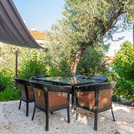 Awesome Apartment In Makarska With Wifi Bagian luar foto