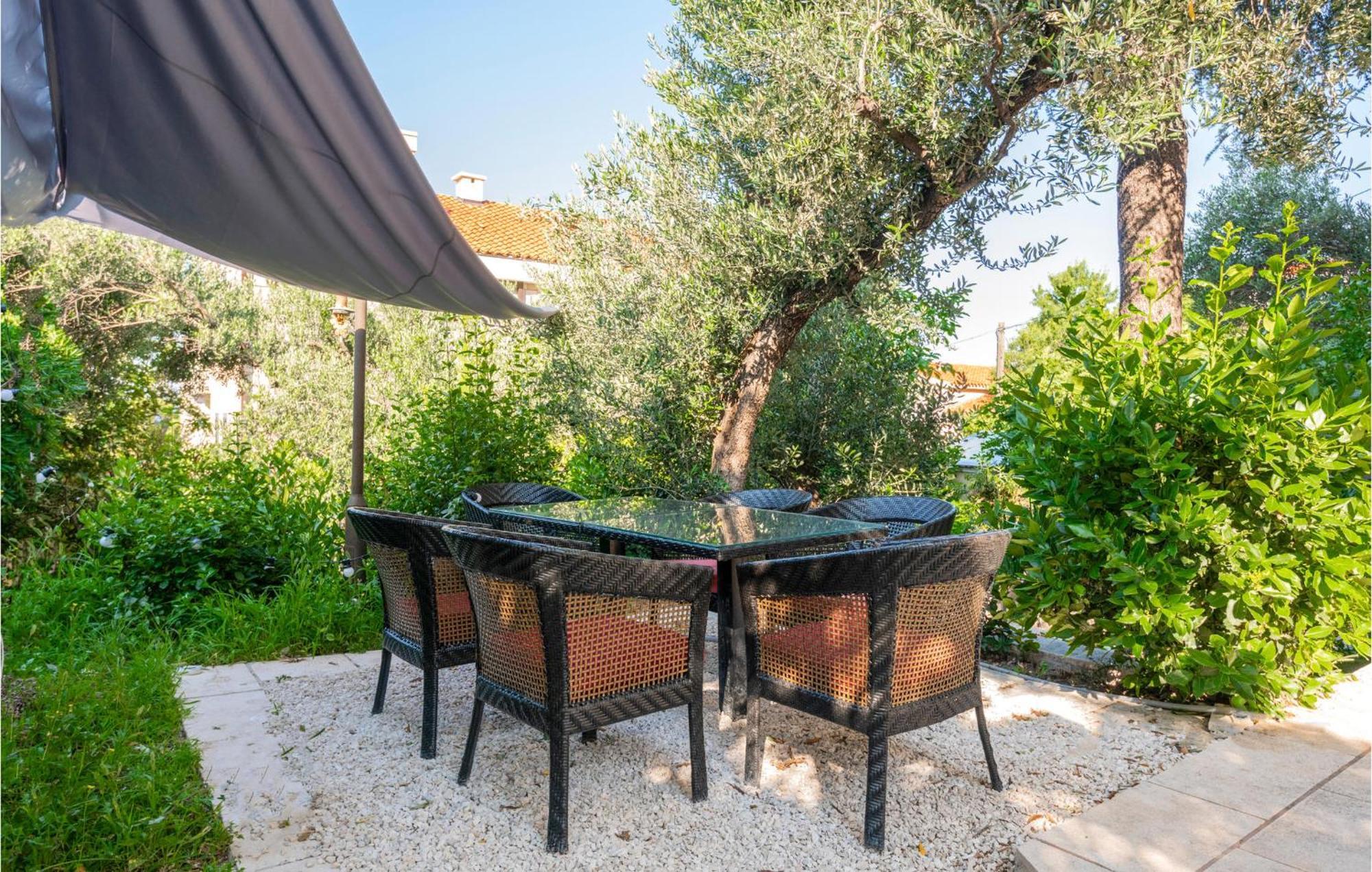 Awesome Apartment In Makarska With Wifi Bagian luar foto