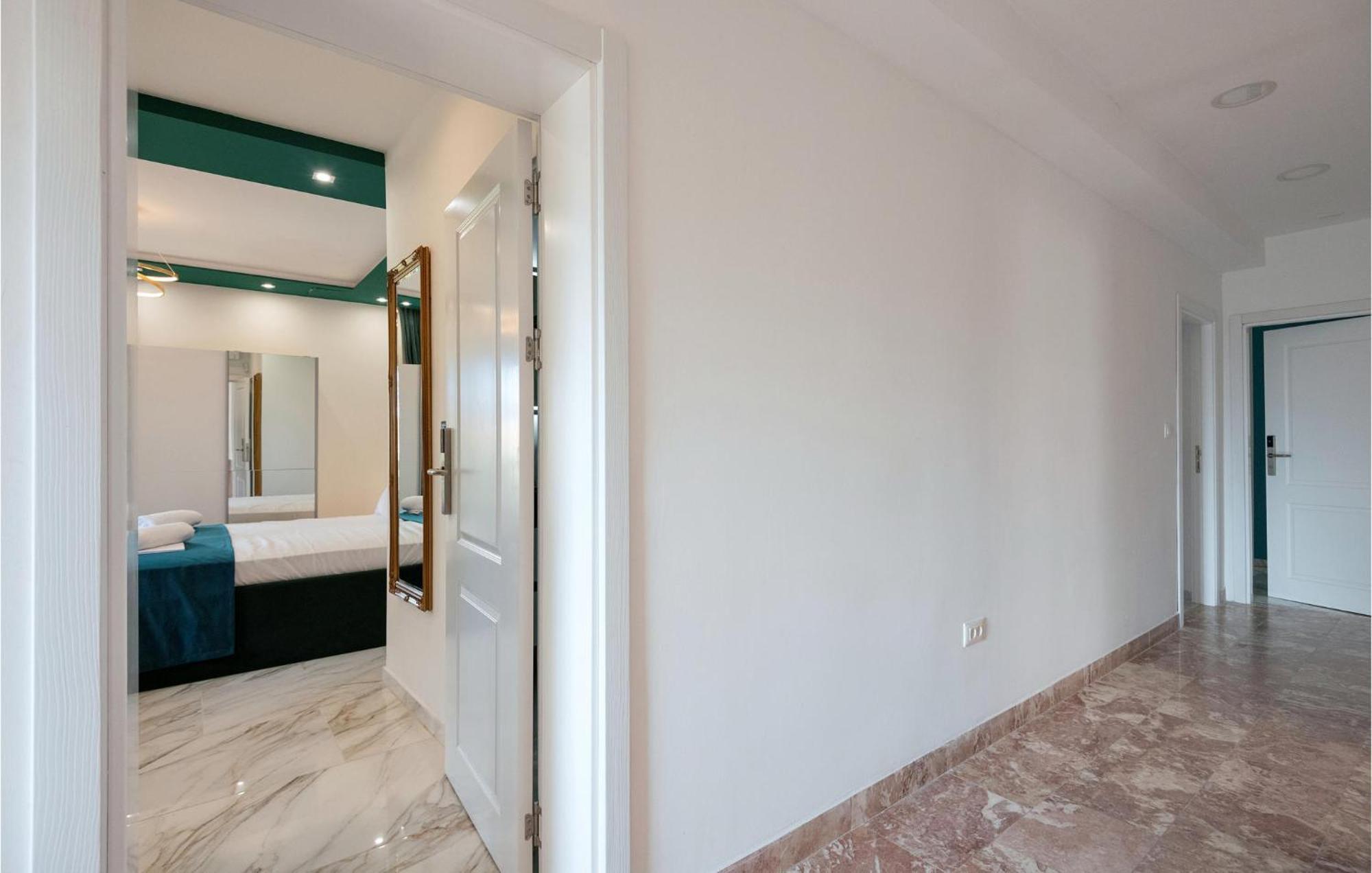 Awesome Apartment In Makarska With Wifi Bagian luar foto