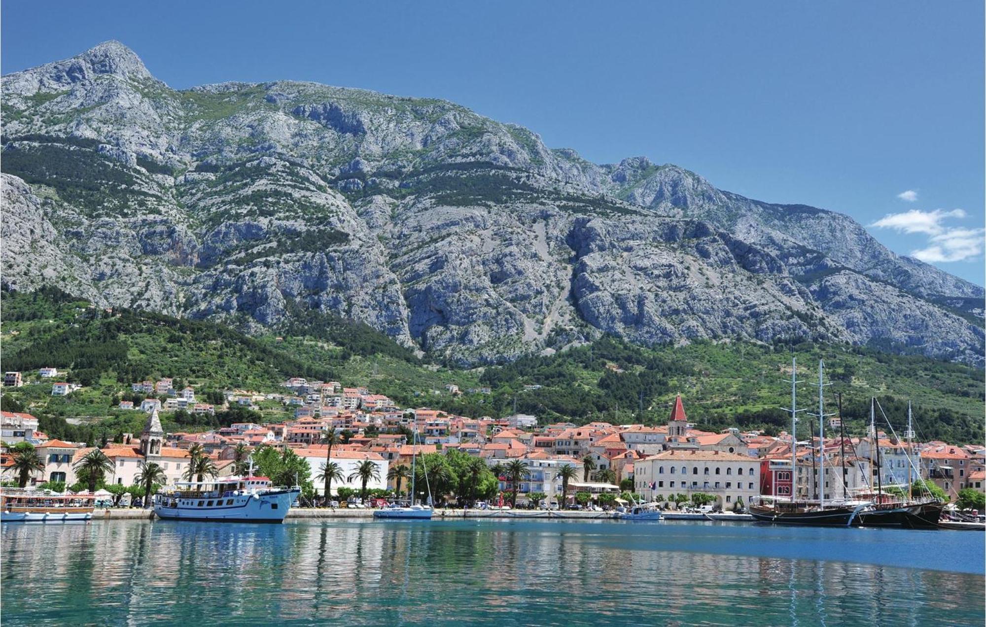 Awesome Apartment In Makarska With Wifi Bagian luar foto