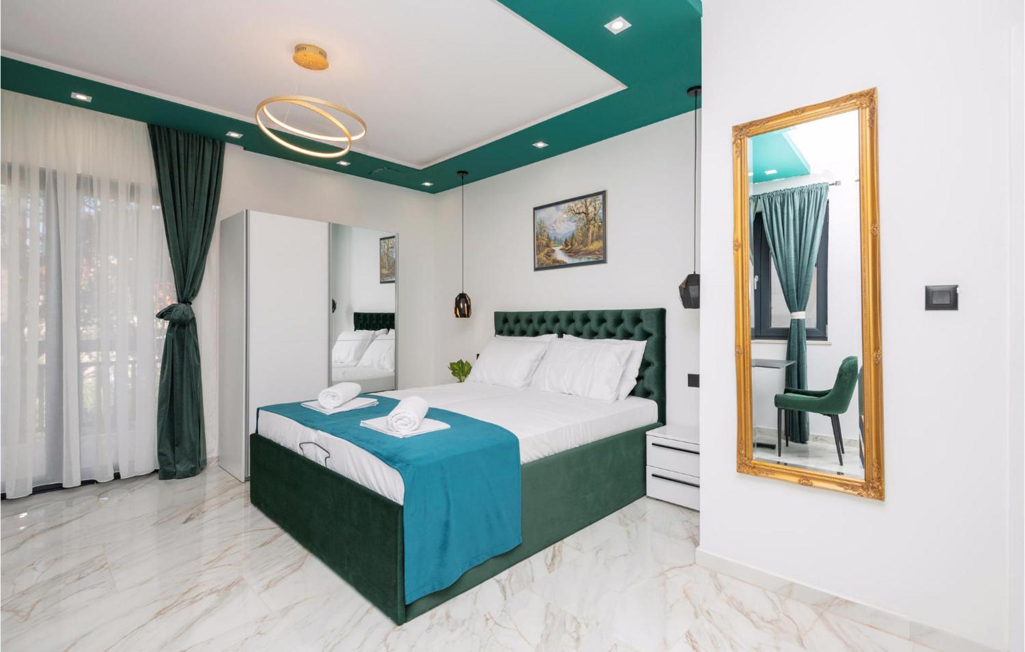 Awesome Apartment In Makarska With Wifi Bagian luar foto